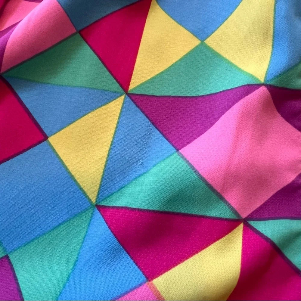 Colorful Geometric Patterned Shorts - Picture 6 of 8